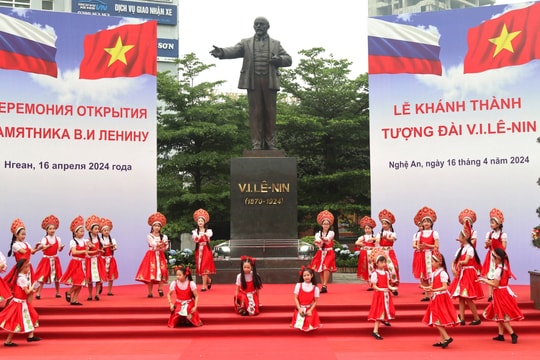 Nghệ An: Khánh thành tượng đài Lê-Nin tại trung tâm TP. Vinh