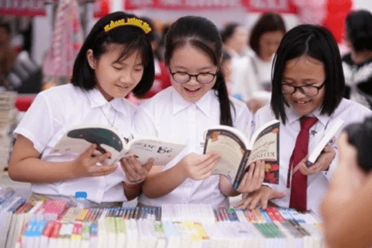 'Đọc sách hôm nay, thành công mai sau'