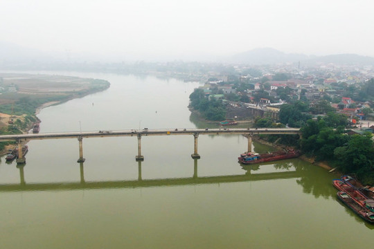 Nam Đàn (Nghệ An): Cát tặc lộng hành trên sông Lam.