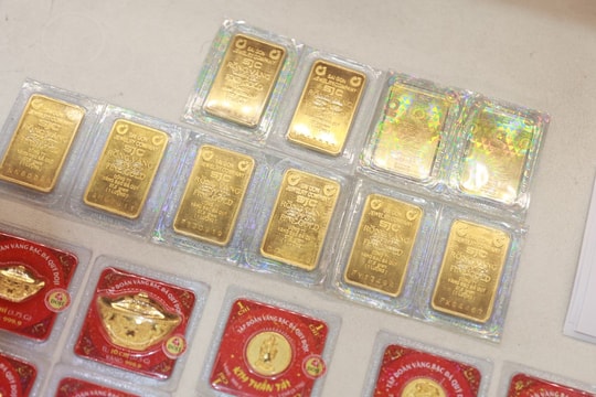 Chiều 16/4: Giá vàng SJC lao dốc gần 1 triệu đồng mỗi lượng