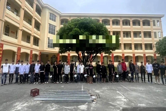 Gần 30 thanh, thiếu niên mang theo hung khí gây náo loạn đường phố