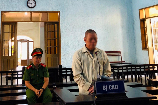 Đổ xăng đốt “vợ hờ” vì không ăn cơm cùng