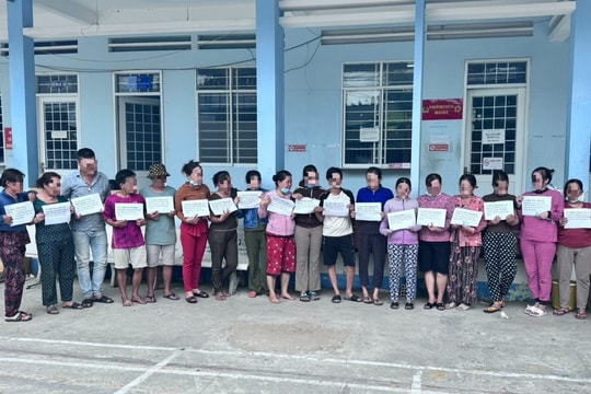 Triệt phá tụ điểm đánh bạc ăn tiền có nhiều phụ nữ tham gia