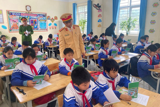 Tăng cường kiểm soát học sinh vi phạm luật giao thông
