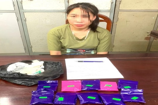 Bắt người phụ nữ vận chuyển 2.000 viên ma túy tổng hợp