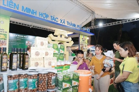 Khai mạc hội chợ xúc tiến thương mại khu vực kinh tế tập thể, hợp tác xã tại Hà Nội