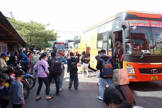 TP.HCM tăng giá vé không quá 40% dịp lễ 30/4, 1/5