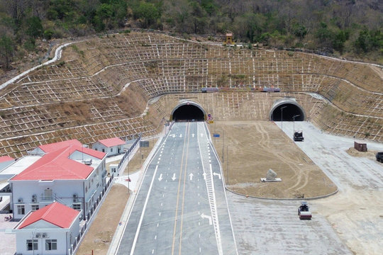 Cao tốc Cam Lâm-Vĩnh Hảo đợi lệnh thông xe