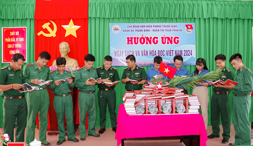 Biên phòng Sóc Trăng nhiều hoạt động hưởng ứng Ngày Sách Việt Nam