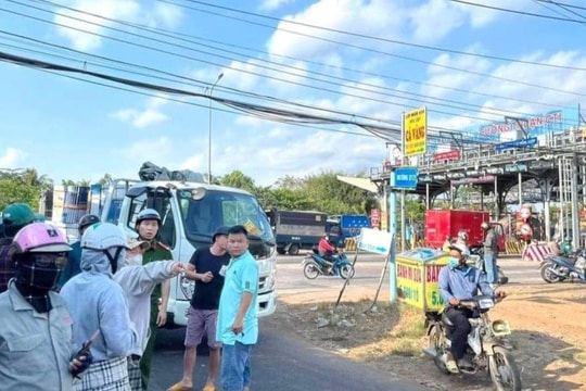 Xe tải va chạm xe máy, một phụ nữ tử vong