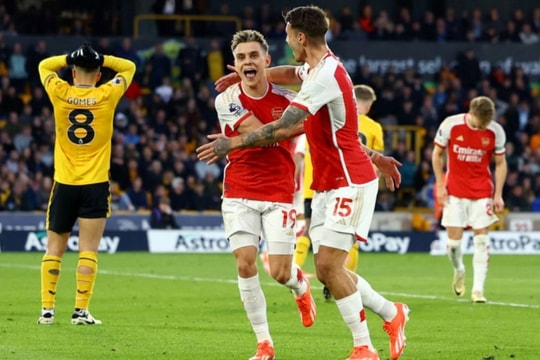 Arsenal lấy lại ngôi đầu Ngoại hạng Anh 2023/24