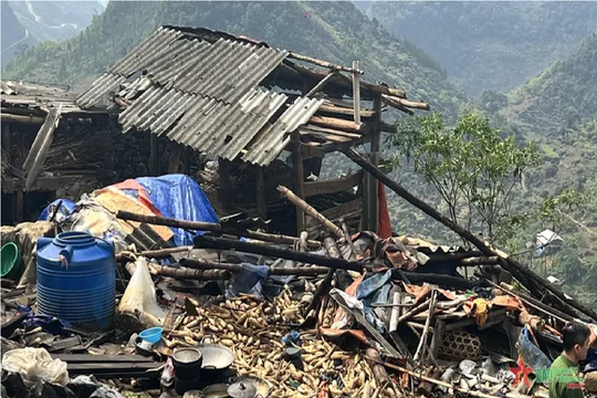 Hà Giang: Mưa lớn kèm dông lốc làm sập nhà, một trẻ nhỏ tử vong