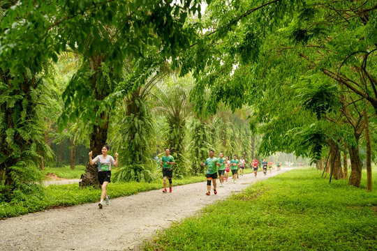 Dàn elite và gần 4000 vận động viên đổ bộ Ecopark Marathon 2024
