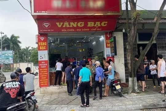 Dùng dùi cui điện uy hiếp, cướp tiệm vàng
