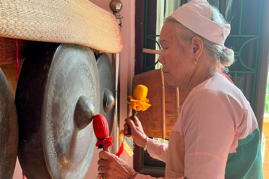 Người giữ lửa chiêng Mường