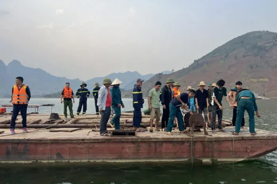 Lai Châu: Tìm thấy một thi thể vụ lật thuyền ở hồ thủy điện Sơn La