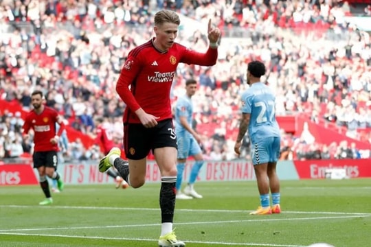 Man Utd vào chung kết FA Cup sau loạt luân lưu