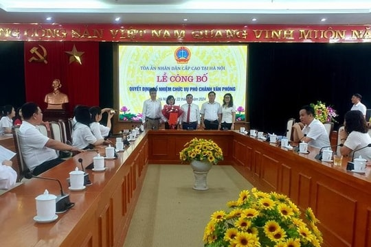 Trao quyết định bổ nhiệm chức vụ Phó Chánh Văn phòng TAND cấp cao tại Hà Nội