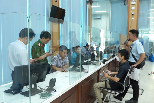 Ngày đầu thí điểm cấp phiếu lý lịch tư pháp trên ứng dụng VNeID tại Huế