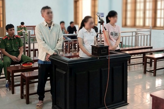 Tham ô tài sản của cửa hàng để chơi cá độ bóng đá