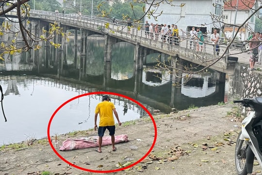 Thi thể cô gái trẻ nổi trên mặt hồ trong công viên ở Hà Nội