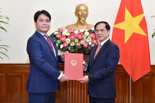 Bổ nhiệm hai Tổng Lãnh sự tại Nga và Trung Quốc
