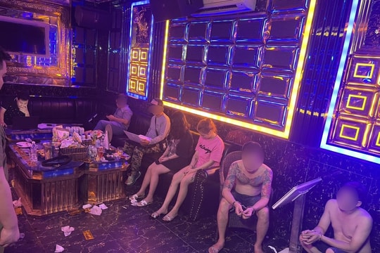 Nhóm thanh niên nam, nữ sử dụng ma túy trong quán karaoke