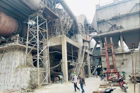 Khẩn trương điều tra nguyên nhân vụ tai nạn lao động làm 10 người thương vong