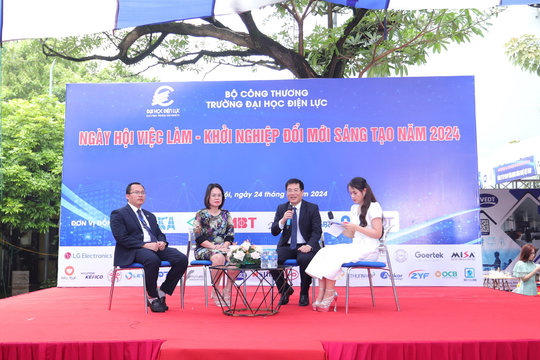 Chắp cánh ước mơ trong Ngày hội việc làm Trường Đại học Điện lực