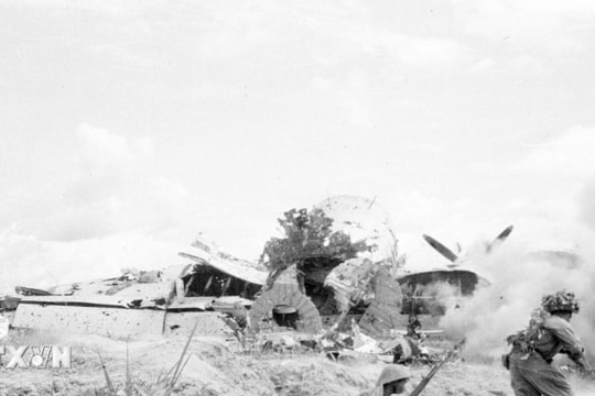 Chiến dịch Điện Biên Phủ: Địch phản kích ác liệt, ta giữ vững trận địa