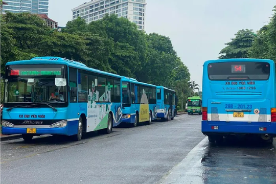 Xe buýt Hà Nội phục vụ bình thường trong dịp nghỉ lễ 30/4 -1/5