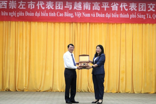 Hội đàm giữa đoàn đại biểu tỉnh Cao Bằng và thành phố Sùng Tả, Quảng Tây (Trung Quốc)