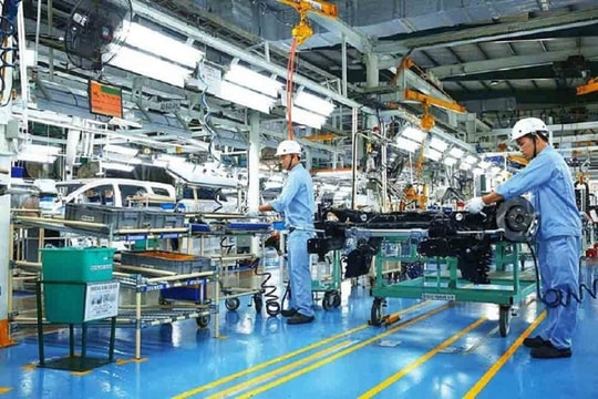 Standard Chartered hạ dự báo GDP Việt Nam quý II/2024 xuống 5,3%