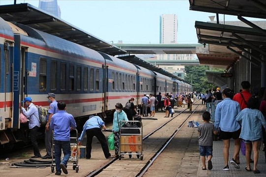 Ngành đường sắt tiếp tục thêm tàu phục vụ cao điểm lễ