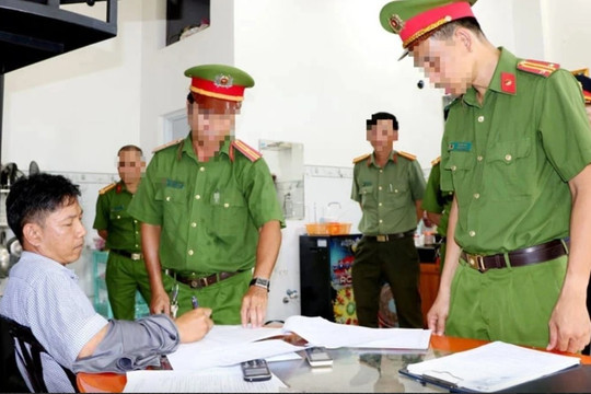 Lợi dụng dân chủ, Facebooker Dương Hồng Hiếu bị tạm giam