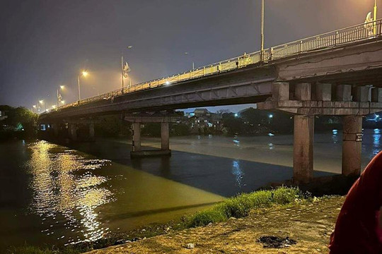 Nghi phạm ma túy chết đuối sau khi nhảy sông để bỏ trốn