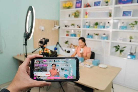 Người Việt "chi bạo" hơn cho mua sắm trực tuyến