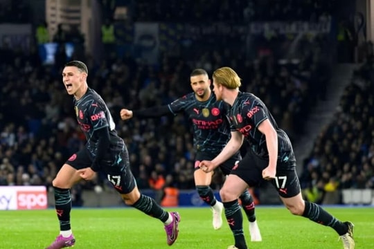 Man City đại thắng để tuyên chiến Arsenal trên đỉnh bảng