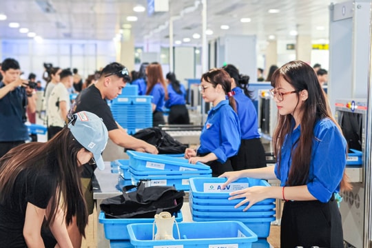 Hơn 115.000 khách qua lại sân bay Tân Sơn Nhất ngày cận lễ