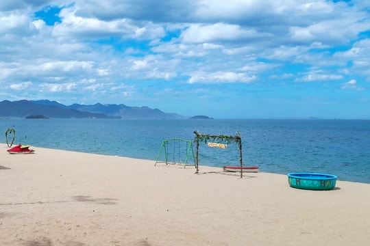 Vân Đồn (Quảng Ninh): Du khách không được mang sản phẩm nhựa dùng 1 lần ra các xã đảo