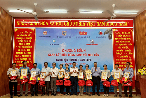 Chương trình “Cảnh sát biển đồng hành với ngư dân” tại Kiên Giang