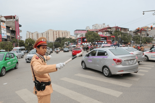 Hà Nội phân luồng giao thông từ xa để giảm ùn tắc