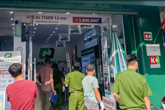 Bắt 3 người nước ngoài cướp cửa hàng điện thoại ở Nha Trang