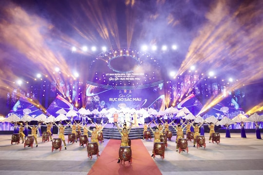 Hàng vạn người đổ về Lễ hội du lịch biển Sầm Sơn