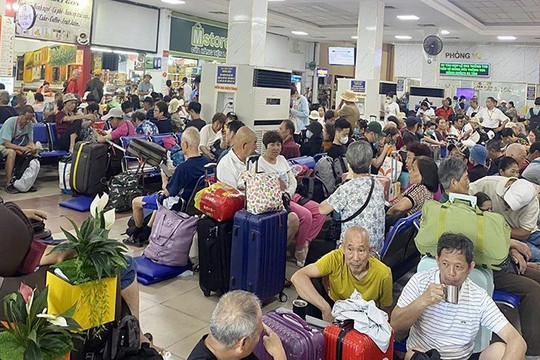 Người dân các thành phố lớn về quê dịp nghỉ lễ