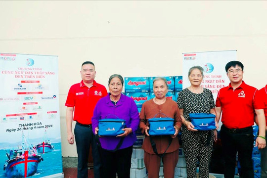 Dược phẩm TV.Pharm đồng hành cùng ngư dân Thanh Hóa “thắp sáng đèn trên biển”