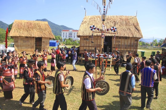 Phát huy di sản văn hóa các dân tộc thiểu số gắn với phát triển du lịch