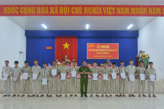 Trại giam Kênh 7 công bố quyết định giảm thời hạn chấp hành án phạt tù cho phạm nhân dịp Lễ 30/4