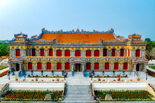 Khám phá điện Kiến Trung ngày lễ 30/4