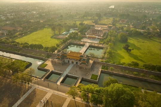 Du khách nô nức đổ về Đại Nội Huế dịp nghỉ lễ